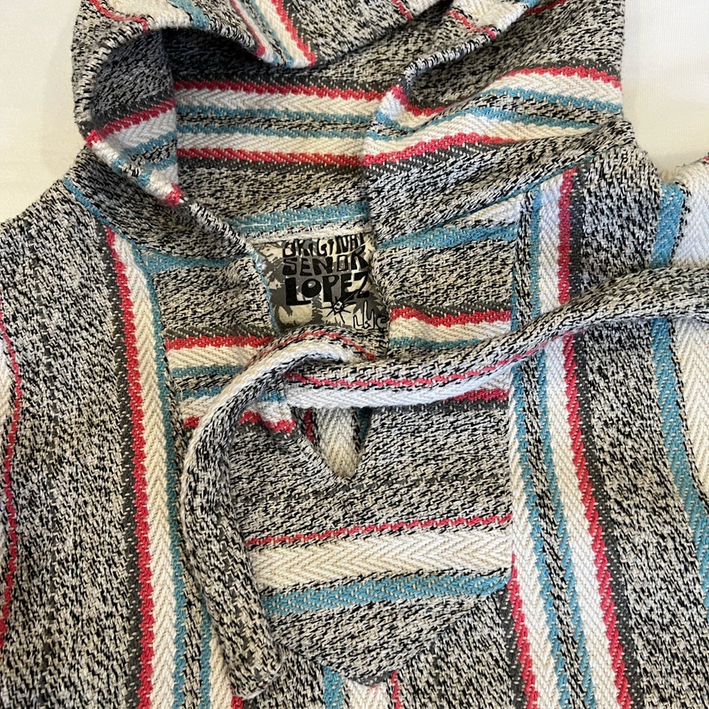 Poncho - Picture 4 of 8